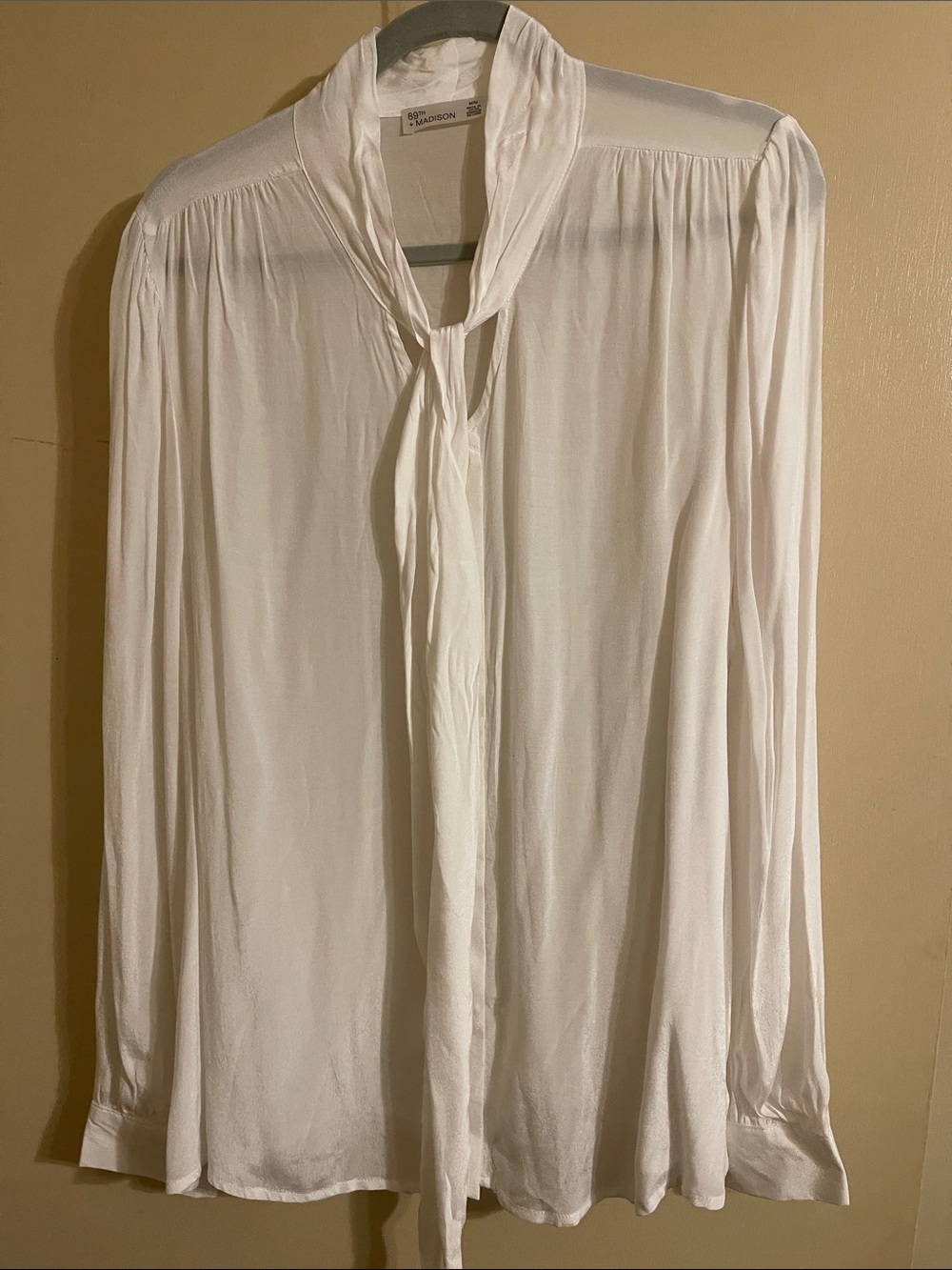 89th & Madison White Tie-Neck Long Sleeve Blouse